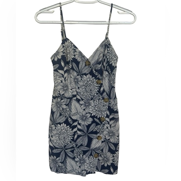 5 Aeropostale Juniors Floral Spaghetti Strap Faux Wrap Button Romper Small - Picture 3 of 16